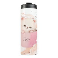 Un gatito lindo en una taza de té