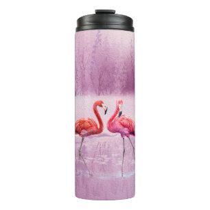 Termo Un par de flamencos rosados están en el agua en el