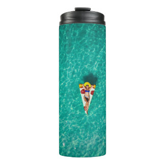 Termo Una mujer en el flotador de la pizza