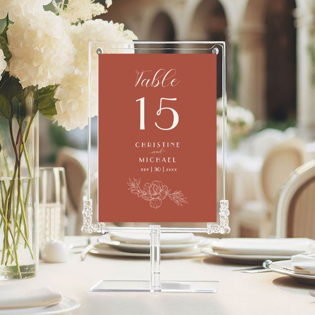 Terracotta Floral Elegante número de mesa de bodas (Terracotta Floral Elegant 5x7 Wedding Table Number with Ivory Magnolia Line Art, Couple Names, Date.)