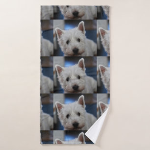 Terrier blanco y occidental extremadamente lindo