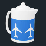 Tetera Aeronave piloto de aviones Funky<br><div class="desc">Funky White Plane Blue Background Teapot / Tea Pot para añadir a su colección de artículos para consumo doméstico / oficina. Un regalo fresco / idea de regalo para todos los que aman los elementos de diseño personalizados,  vibraciones positivas,  cielo,  vuelo,  aviación,  etc. Aerolíneas,  aerolíneas,  cielo,  aire.</div>