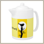 Tetera Amarillo zen y pájaro negro<br><div class="desc">Ilustracion encantador de un solo pájaro sobre un fondo amarillo con un ambiente asiático y zen. Un lugar tranquilo para comer en la mesa. Personaliza con tu nombre/destinatario.</div>