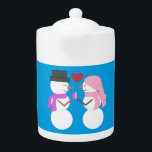 Tetera Amor y Snowpeople: azul-verde y blanco<br><div class="desc">El té que arreglas te calentará el estómago. La gente de nieve en la tetera calentará tu corazón. Que tengas mucha calidez en tu casa este invierno, y todo el año. Siéntase libre de hacer cambios incluyendo el fondo, las palabras y cómo aparecen las letras. Trabajo original; c) Sharon Lee...</div>