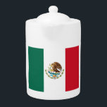 Tetera Bandera de México, Bandera de la República Mexican<br><div class="desc">La historia y significado de la bandera mexicana, la bandera mexicana, con sus colores vibrantes y sus símbolos distintivos, tiene un profundo significado histórico y cultural para el pueblo mexicano. El diseño actual de la bandera, con un águila dorada encaramado en un cactus de pera espinosa devorando una serpiente, ha...</div>