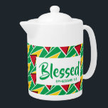 Tetera BANDERA GUYANA Bendición Christian Personalizado M<br><div class="desc">Celebra tu fe y tu herencia GUYANESA cuando disfrutes de hacer tu bebida caliente en esta tetera de diseño elegante, que muestra la bandera GOLDEN ARROWHEAD de GUYANA en un patrón diagonal de baldosas, con referencia a las Escrituras Efesianos 1:3 (Bendecido con cada bendición espiritual). Esto haría un regalo ideal...</div>