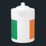 Tetera Bandera nacional de Irlanda, norma irlandesa, cart<br><div class="desc">La Bandera Nacional de la Isla Esmeralda de Irlanda, una tricolor de verde, blanco y naranja, está destinada a simbolizar la inclusión y aspiración de unidad entre el pueblo gaélico celta de diferentes tradiciones en esta isla. Irlanda es conocida por sus amplias extensiones de frondosos campos verdes. De hecho, su...</div>