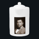 Tetera Booker Washington: Educador afroamericano<br><div class="desc">El librero Taliaferro Washington, nacido en la esclavitud en 1856, subió convertirse en un destacado líder y educador afroamericano. Después de la Guerra Civil, siguió la educación, asistiendo a clases en Hampton, Agricultural y Wayland Seminary. - En 1881, Washington fundó la Tuskegee en Alabama, una escuela dedicada a la formación...</div>