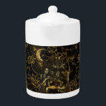 Tetera brujería<br><div class="desc">Observen esta composición gótica de brujas y brujas,  elementos dorados sobre un fondo negro con un patrón de flor de loto.</div>