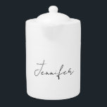 Tetera Caligrafía Elegante Llanto Blanco Negro Nombre sim<br><div class="desc">¿Buscando una caligrafía hermosa con una letra estética? Este diseño simple y llamativo es para ti. Este producto impresiona inmediatamente a quienes lo ven. El diseño elegante y refinado reflejará inmediatamente la calidad de su relación y familia.</div>