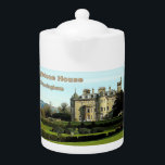 Tetera Casa de Finlaystone en Escocia, Clan Cunningham<br><div class="desc">Relájate en tu herencia escocesa de Cunningham con un cuppa empapado en esta tetera con una foto de la gran casa que tu clan llamó hogar por generaciones. El Finlaystone House ofrece vistas al río Clyde, cerca de la localidad de Langbank, en la zona del consejo de Inverclyde y del...</div>