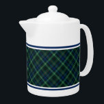 Tetera Caza de clanes Stewart Tartán Placa verde y azul<br><div class="desc">Tetera con un patrón de yeso escocés verde forestal,  azul oscuro,  rojo,  amarillo y negro. Tradicional tartán de caza familiar Clan Stewart,  incluido el Spruill. Elija entre dos tamaños. Hay disponibles teacups y tazas coincidentes.</div>