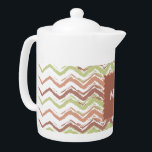 Tetera Chevron ZigZag con escrúpulos picantes<br><div class="desc">Celebramos las nuevas tendencias de color de 2013 en este divertido patrón de zigzag de guijarros de chevron - utilizando colores del nuevo COLOR PALETTE 2013 - Este color se inspira en las inspiraciones culinarias, combinando colores picantes con tonos más frescos. El efecto es reconfortante, pero aún así incluye brotes...</div>
