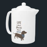 Tetera Cita de encargo de la silueta del Dachshund de<br><div class="desc">Silueta del Dachshund de Minimalistic con cita adaptable: La "vida es grande,  los doxies la hace mejor".
Tonos rústicos.</div>