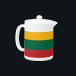 Tetera con bandera de Lituania<br><div class="desc">Añade un toque de orgullo lituano a tu hora del té con esta tetera de diseño bonito con la bandera de Lituania. Esta tetera, elaborada con precisión, muestra con orgullo las audaces franjas amarillas, verdes y rojas de la bandera lituana, aportando tanto estilo como patrimonio a la mesa. Los colores...</div>
