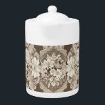 Tetera con crema de encaje vintage y marrón oscuro<br><div class="desc">Tetera con crema y un diseño de imitación marrón oscuro de encaje con una pequeña cantidad de azul claro en algunas flores. Gracias a Creative Fabrica por algunos de los elementos del diseño.</div>