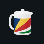 Tetera con diseño de colores de Seychelles<br><div class="desc">Añada un toque vibrante a su hora del té con esta elegante tetera de diseño de colores de las Seychelles. Esta tetera, elaborada con atención a los detalles, es más que un simple elemento funcional de cocina —es una declaración de estilo y expresión cultural. Los audaces colores inspirados en las...</div>