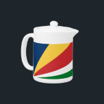 Tetera con diseño de colores de Seychelles<br><div class="desc">Añada un toque vibrante a su hora del té con esta elegante tetera de diseño de colores de las Seychelles. Esta tetera, elaborada con atención a los detalles, es más que un simple elemento funcional de cocina —es una declaración de estilo y expresión cultural. Los audaces colores inspirados en las...</div>