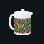 Tetera con diseño de colores sudafricanos<br><div class="desc">Añada un toque de orgullo sudafricano a su hora de tomar el té con nuestra exclusiva tetera, que presenta un diseño abstracto moderno en los vivos colores de Sudáfrica. Esta tetera, elaborada con cuidado, combina el diseño funcional con una audaz declaración de patrimonio cultural. El patrón abstracto de los icónicos...</div>