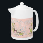 Tetera con diseño floral rosa y pájaro<br><div class="desc">Tetera con un diseño floral y de pájaro de color rosa claro. Las flores son blancas,  el pájaro rosado con las alas abiertas y las hojas verde bonito. Gracias a Creative Fabrica,  y el Hungryjpeg por algunos de los elementos del diseño.</div>