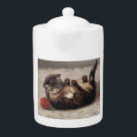 Tetera Cuna de gato, bola de yarn de gato<br><div class="desc">El curioso Funda del Yarn Tangled - Oliver era un gatito curioso, siempre ansioso de explorar su mundo. Un día, mientras caminaba por el acogedor salón, tropezó con una bola de hilo rojo brillante. Sus bigotes se estremecieron con intriga mientras se acercaba a la colorida bola. - Con una onza...</div>