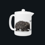 Tetera Cute echidna con ilustracion de personalizado de a<br><div class="desc">Este divertido diseño cuenta con nuestra linda equidna haciendo amigos con una abeja. Buen humor australiano al estilo personalizado.</div>