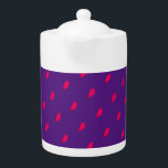 Tetera de diseño de escarlata herbal<br><div class="desc">Esta tetera está diseñada con una impresión de pequeños pétalos escarlatos que decantan como hierbas de una infusión árabe en un medio violeta.</div>