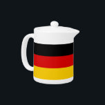 Tetera de la Bandera Alemana<br><div class="desc">Añada un toque de elegancia alemana a su hora del té con nuestra exclusiva tetera con la bandera de Alemania! Esta tetera, elaborada con meticulosa atención a los detalles, es más que sólo un elemento funcional; es una celebración del patrimonio y el orgullo cultural de Alemania. El elegante diseño muestra...</div>