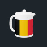 Tetera de la bandera belga<br><div class="desc">Añada un toque de orgullo belga a sus rituales de té con nuestra elegante tetera con la bandera de Bélgica! Esta tetera, elaborada con precisión y estilo, es más que un elemento funcional; es una celebración del rico patrimonio y orgullo cultural de Bélgica. El diseño elegante muestra orgullosamente la vibrante...</div>