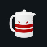 Tetera de la bandera de Washington DC<br><div class="desc">Disfrute de su experiencia en el té con la singular tetera con la bandera de Washington, D.C.! Esta tetera, elaborada con atención a los detalles, es más que una simple nave; es una celebración de la identidad única de Washington, D.C. El diseño exhibe orgullosamente la emblemática bandera de Washington, D.C.,...</div>