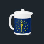 Tetera de la Bandera del Estado de Indiana<br><div class="desc">Añada un toque de orgullo indiana a su hora del té con nuestra exclusiva tetera con la bandera de Indiana! Esta tetera, elaborada con meticulosa atención a los detalles, es más que un simple accesorio de cocina funcional; es una celebración del patrimonio y el orgullo cultural de la India. El...</div>
