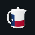 Tetera de la Bandera del Estado de Texas<br><div class="desc">Añade un toque vibrante de espíritu texano a tu hora de té con nuestra exclusiva tetera con la bandera de Texas! Esta tetera, elaborada con meticulosa atención a los detalles, es más que funcional; es una celebración del patrimonio texano y del orgullo cultural. El diseño audaz exhibe orgullosamente el icónico...</div>
