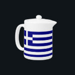Tetera de la bandera griega<br><div class="desc">Añada un toque de elegancia griega a su colección de té con nuestra exclusiva tetera con la bandera de Grecia. Esta tetera, elaborada con meticulosa atención a los detalles, es más que sólo un elemento funcional; es una celebración del patrimonio griego y del orgullo cultural. El hermoso diseño muestra de...</div>