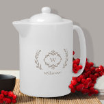 Tetera Elegante Monograma Nombre Moderno Wreath Beige Bro<br><div class="desc">Personalice su cocina con nuestro elegante nombre monogramado y diseño original en blanco y beige con una exclusiva línea de laurel y una opción de texto personalizado. Todos los colores de este diseño, incluida la imagen de la corona, pueden cambiarse a cualquier color que elija con la herramienta de diseño...</div>