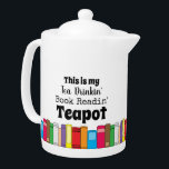Tetera Esta es mi bebida de té, lectura de libros<br><div class="desc">Esta es mi tetera de lectura de libros para beber té es perfecta para los amantes del libro mientras beben en su libro favorito. Esta colorida tetera es un gran regalo para las orugas y bibliófilos.</div>