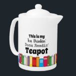 Tetera Esta es mi bebida de té, lectura de libros<br><div class="desc">Esta es mi tetera de lectura de libros para beber té es perfecta para los amantes del libro mientras beben en su libro favorito. Esta colorida tetera es un gran regalo para las orugas y bibliófilos.</div>