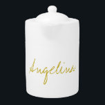 Tetera Estilo de color dorado Elegante Estilo Estilo Guió<br><div class="desc">¿Buscando una caligrafía hermosa con una letra estética? Este diseño simple y llamativo es para ti. Este producto impresiona inmediatamente a quienes lo ven. El diseño elegante y refinado reflejará inmediatamente la calidad de su relación y familia.</div>
