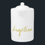 Tetera Estilo de color dorado Elegante Estilo Estilo Guió<br><div class="desc">¿Buscando una caligrafía hermosa con una letra estética? Este diseño simple y llamativo es para ti. Este producto impresiona inmediatamente a quienes lo ven. El diseño elegante y refinado reflejará inmediatamente la calidad de su relación y familia.</div>