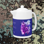 Tetera Floral morada y azul feliz día de la madre | Tea P<br><div class="desc">Elegante y simple,  azul y violeta acuarela floral con Feliz Día de la Madre en un texto lila elegante para que usted personalizar como usted elija.</div>