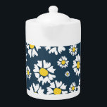 Tetera Flores blancas, centro amarillo, de fondo azul<br><div class="desc">Son blancos alegres y luminosos,  con flores amarillas en un fondo azul marino.</div>