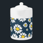 Tetera Flores blancas, centro amarillo, de fondo azul<br><div class="desc">Son blancos alegres y luminosos,  con flores amarillas en un fondo azul marino.</div>
