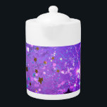 Tetera Fondo de Relieve metalizado púrpura con estrellas<br><div class="desc">Fondo de factura violeta con estrellas de oro y azul. Fondo con estrellas.</div>