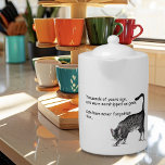 Tetera Gris Tabby Cat egipcio<br><div class="desc">Un gato grisáceo en un fondo blanco te recuerda que los gatos alguna vez fueron venerados como dioses</div>