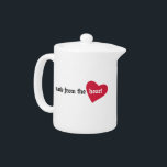 Tetera Hecho de la etiqueta de la comida del corazón<br><div class="desc">Las familias hacen la comida con amor, utilizan éstos para etiquetar los regalos de la comida que usted da a otros. ¡Haga los grandes regalos para su abuela, mamá, tía o cualquier persona que amen cocinar! Grande para etiquetar los atascos hechos en casa, repostería y pastelería, potlucks y otros regalos...</div>