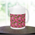 Tetera Hidrangea rosa Blooms Patrón floral<br><div class="desc">Tetera de cerámica blanca con tapa que muestra una imagen fotográfica de las flores rosadas de Hydrangea impresa en un patrón repetido. ¡Un bonito diseño floral!</div>