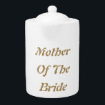 Tetera Madre De La Novia Mamá Favor Del Regalo Blanco Oro<br><div class="desc">'Madre de la novia' impresa en un texto hermoso y elegante,  este es un regalo perfecto o un favor de fiesta para la madre de la novia. Puede personalizar cambiando el texto como desee.</div>
