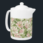 Tetera Magnolias pintadas de rosa y blanco<br><div class="desc">Hermosas flores de magnolia rosa y blanca cubren este estilo que se asemeja a un patrón vintage de papel pintado. El diseño de la casa de campo es muy dulce y romántico,  perfecto para cualquier decoración.</div>