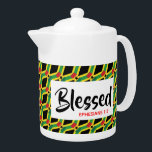 Tetera MEDIO cristiano de doble herencia en GHANA JAMAICA<br><div class="desc">Celebra tu fe y tu herencia de GHANA y JAMAICA cuando disfrutes de hacer tu bebida caliente en esta tetera de diseño elegante. Esquema de mapa de GHANA en la bandera JAMAICA, en un patrón diagonal de baldosas, con referencia a las Escrituras Efesios 1:3 (Bendecido con cada bendición espiritual). Esto...</div>