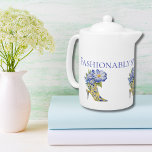 Tetera Moderna Chinoiserie High Heel Shoe Bridal Ducha<br><div class="desc">Moderna y elegante Chinoiserie floral High-Heel Shoe Bridal Shower Teapot Eleva tu ducha de novia con un elegante toque de arte y sofisticación con nuestra "Modern Elegant Floral Chinoiserie High-Heel Shoe Teapot". La tetera dice: "Derramando el té de moda". Esta exquisita pieza es más que una tetera; es una declaración...</div>