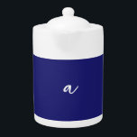 Tetera Monograma plano Minimalista de color azul medianoc<br><div class="desc">Presente este diseño moderno y elegante. Esta plantilla se puede personalizar para satisfacer todas las ocupaciones profesionales.</div>